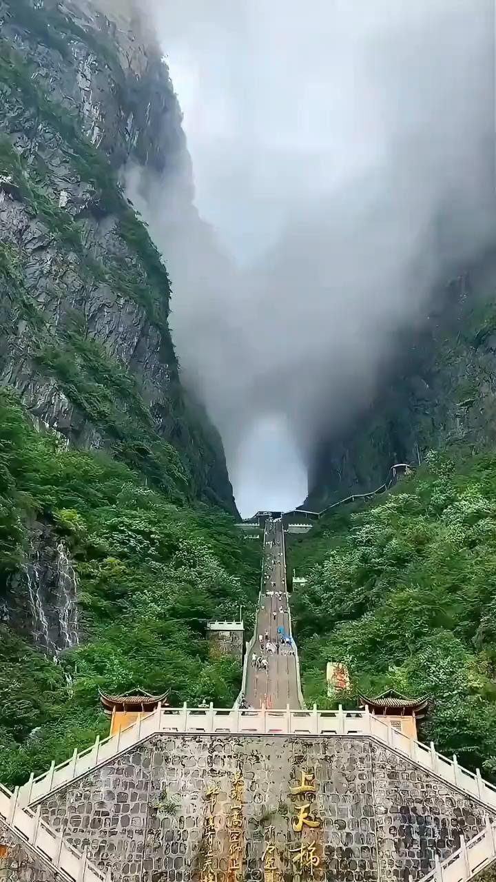 张家界天梯。