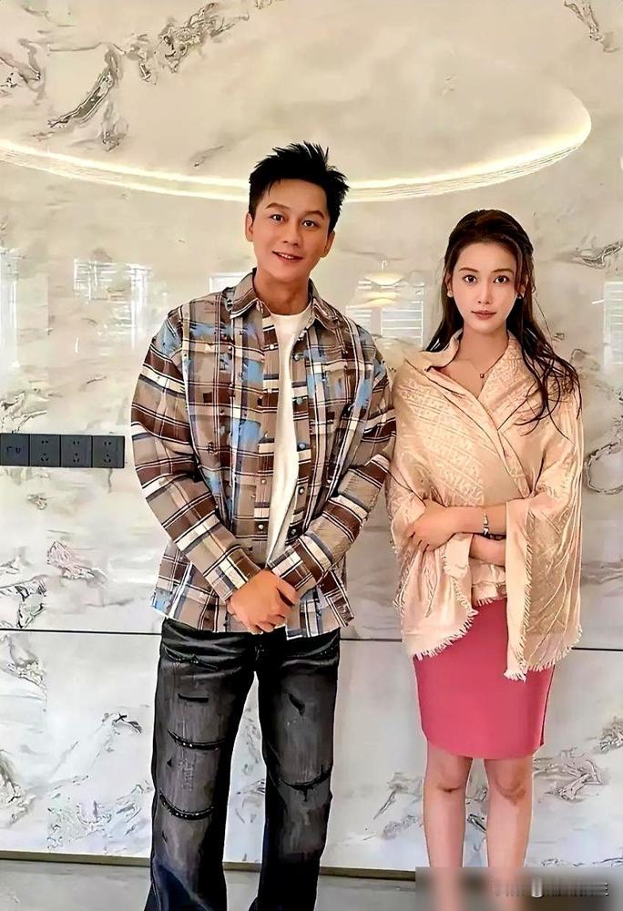 48岁的李晨，在综艺里“隐身”了。
奔跑吧第13季，老观众发现找他要费点劲了。