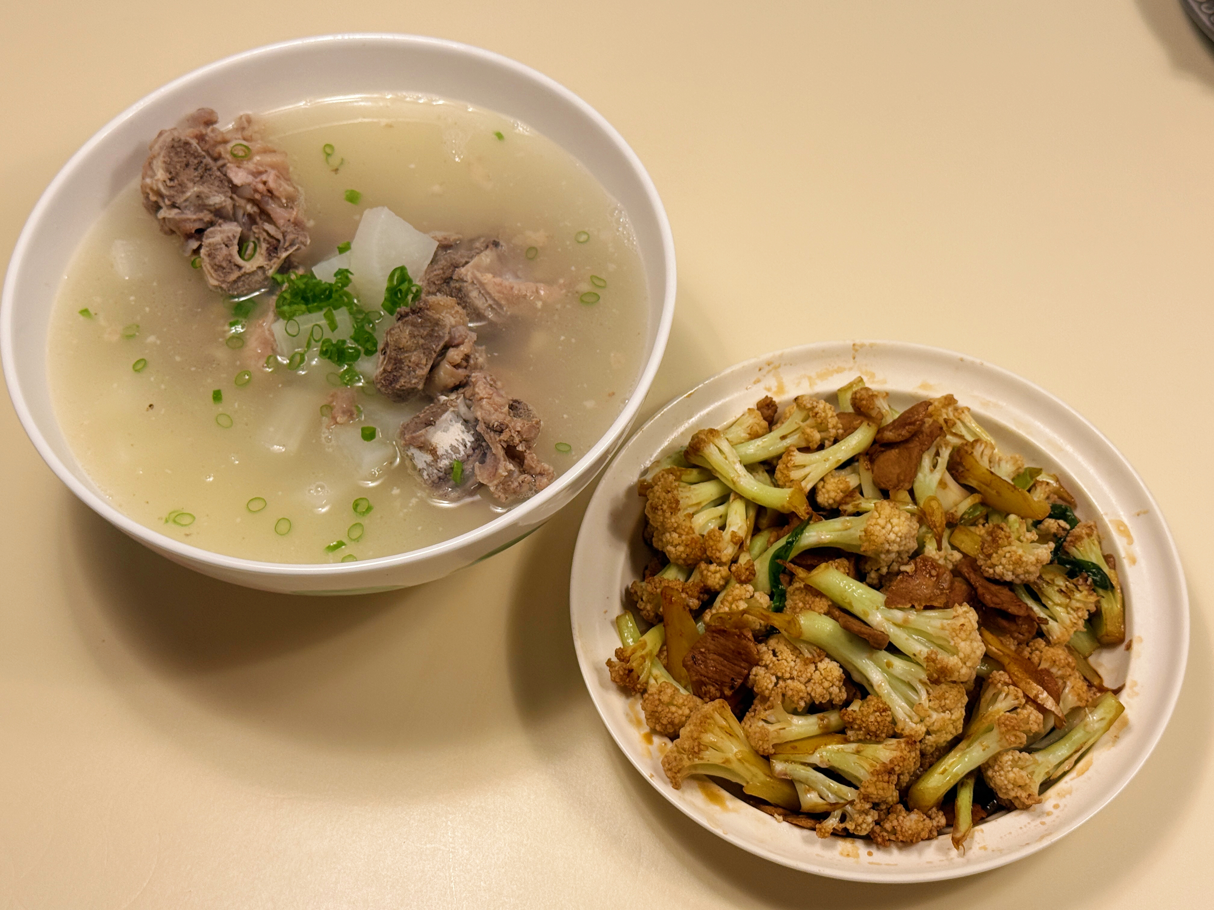 惯出毛病来了，现在骨头价格高于五块钱一斤根本不买。（是的又让我抄上了） ​​​