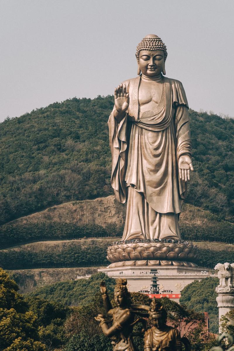 前两天，再次和家人一起前往无锡灵山胜境一游，深度体验一下这块佛教圣地的真实感受。