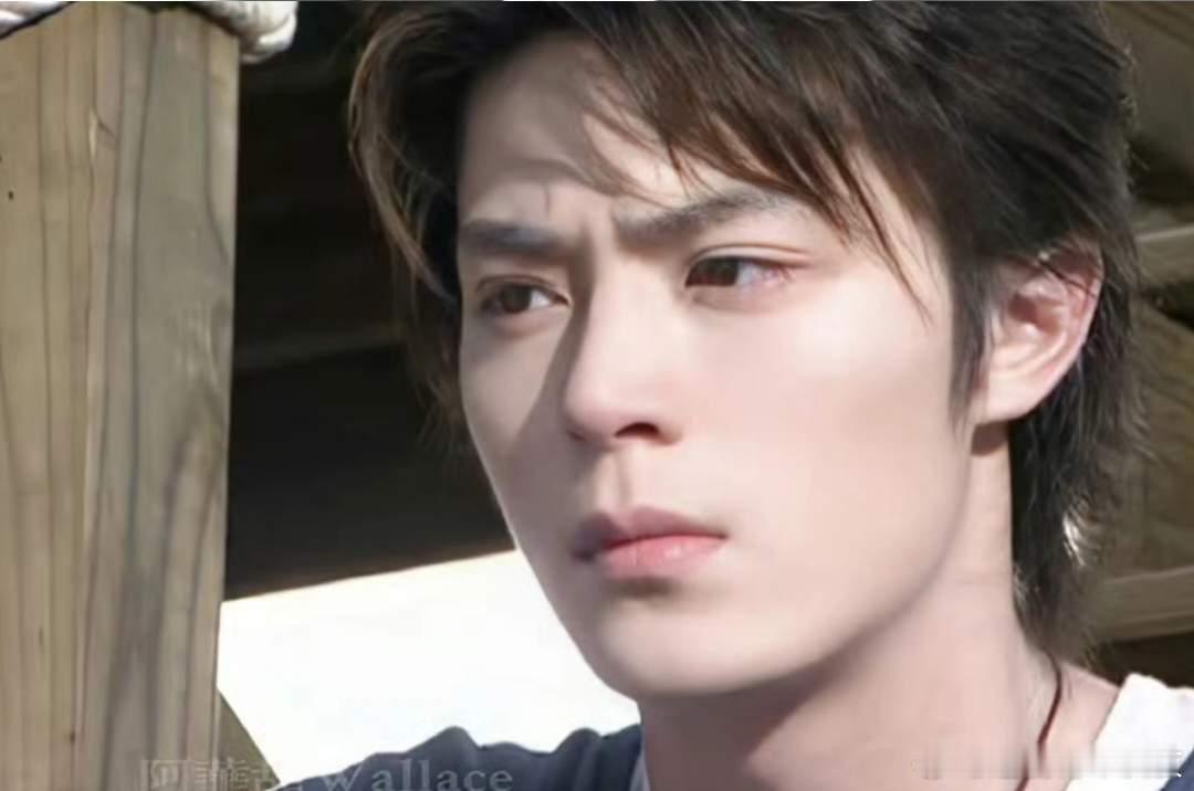 他还受不了粉丝说他，对他接的戏，对他的穿着打扮提出建议，比如有人说他的裤子穿了很