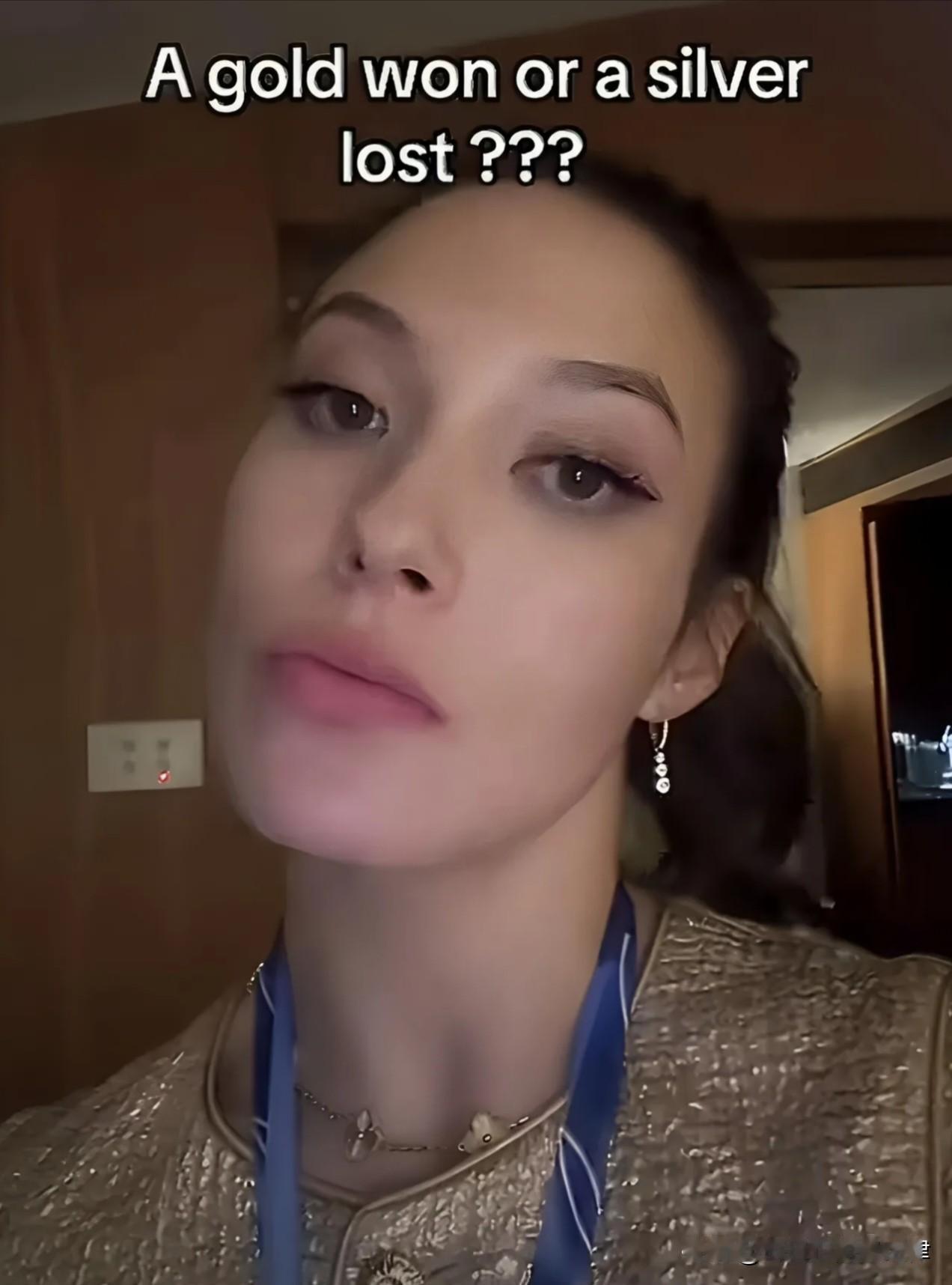 谷爱凌夺冠后
发布了一个英文视频，
24小时之内全球播放量超过1.2亿，互动量超