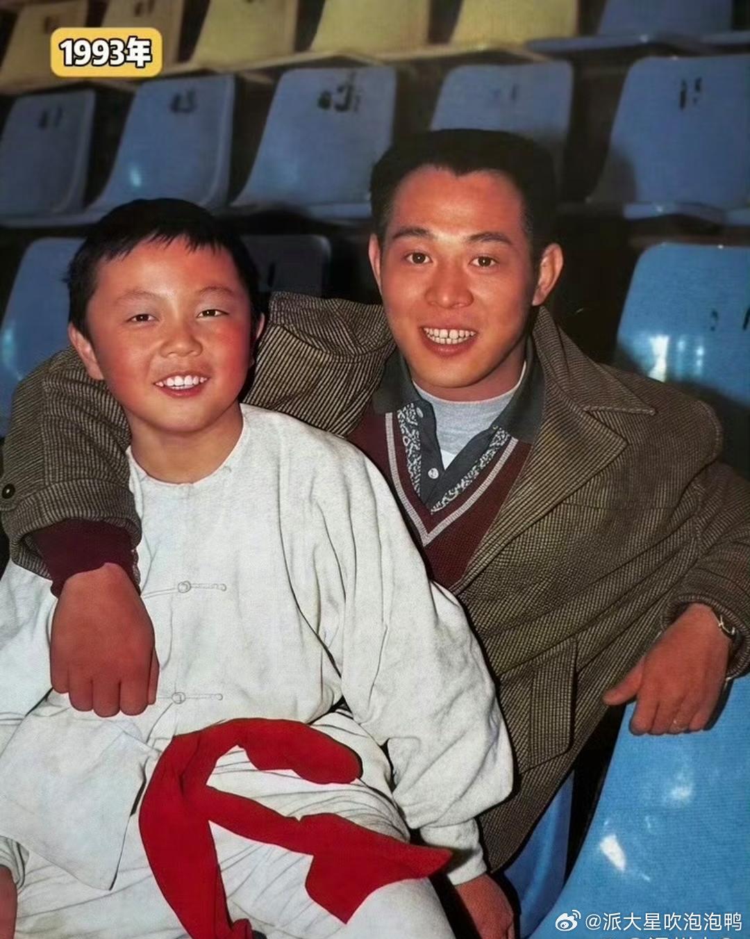 时隔33年，最强父子组合李连杰和谢苗终于同框了。如果有生之年还能看到两位功夫明星
