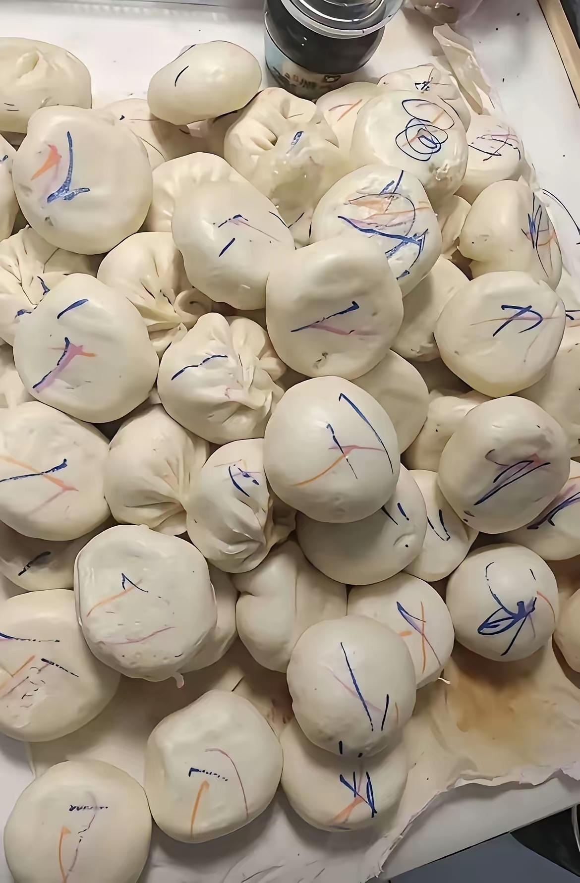 天塌了！友友们，我真是欲哭无泪啊！婆婆蒸了一锅包子，让我帮忙看着，准备晾凉了放冰