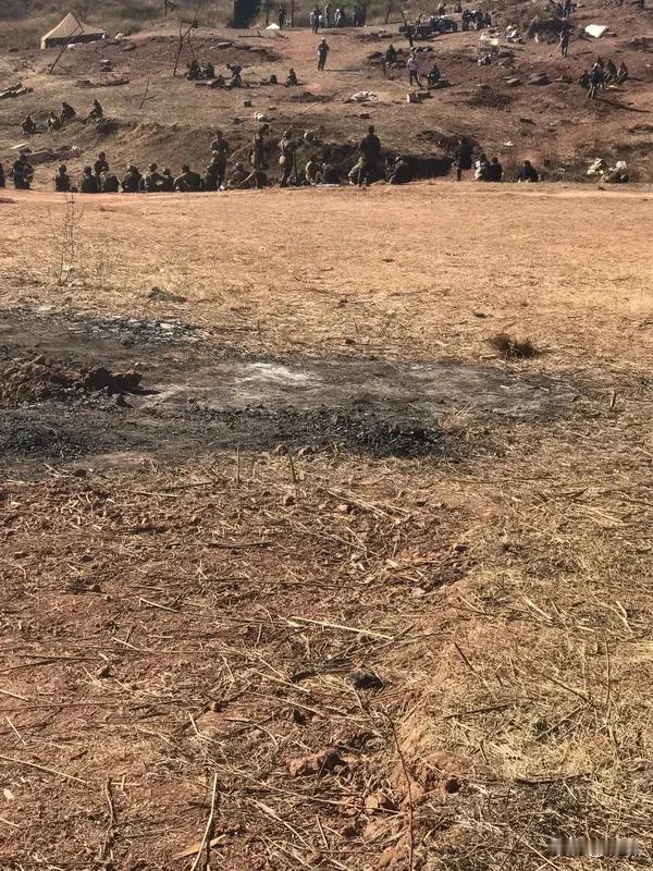 哥伦比亚两大部落为争夺9000公顷土地血战，画面太惨烈！目前7死超百人受伤，部落