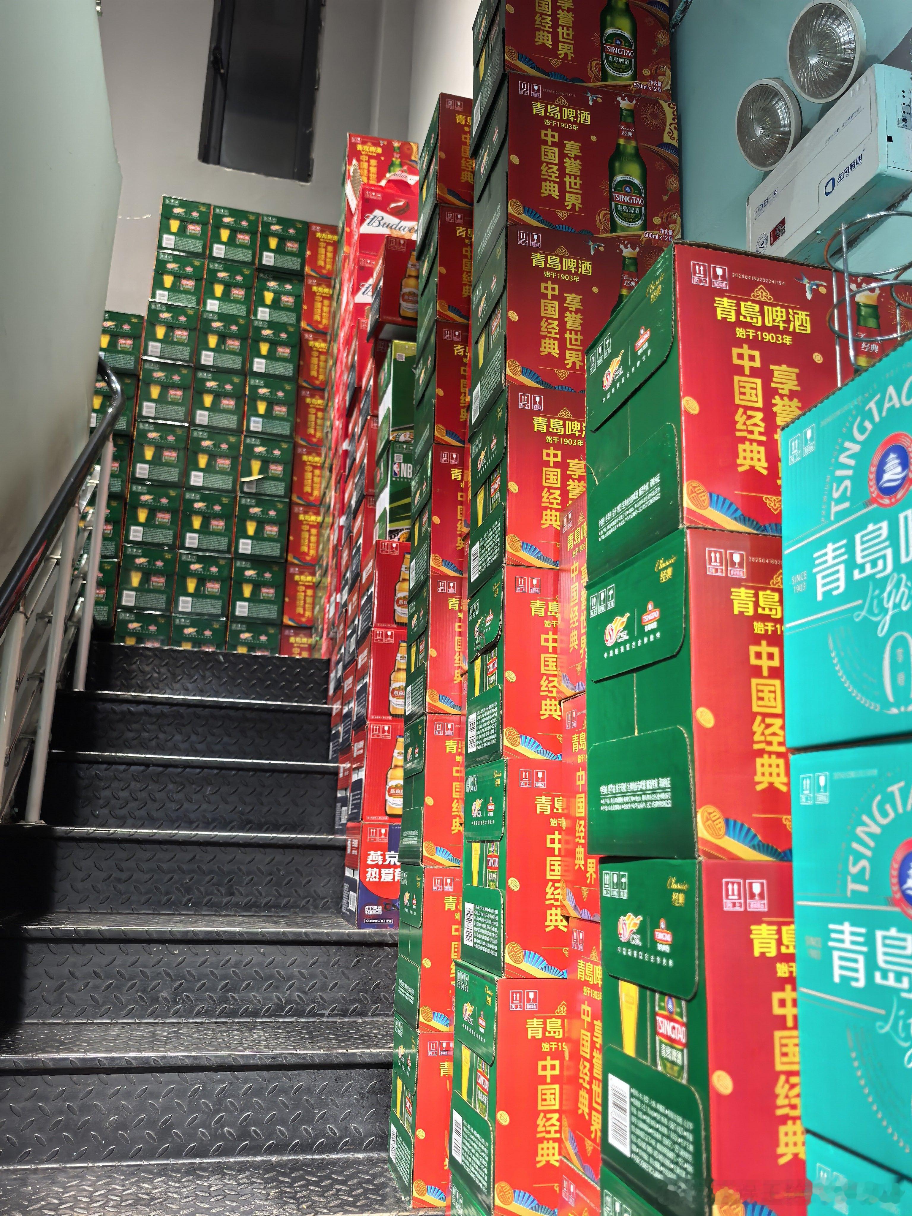 看看这饭店的摆设，养眼不？ 