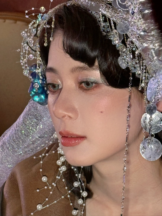 赵昭仪新妆造蓝色人鱼姬，也太惊艳了 妹宝这张脸无懈可击 