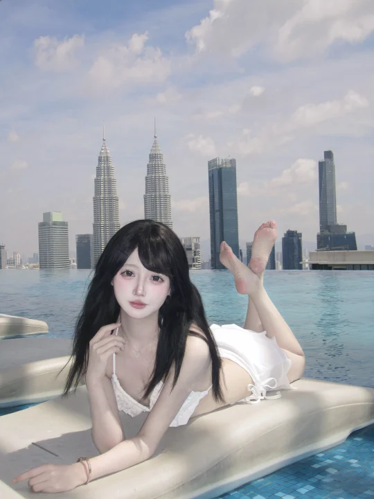 当上A市的小说女主了