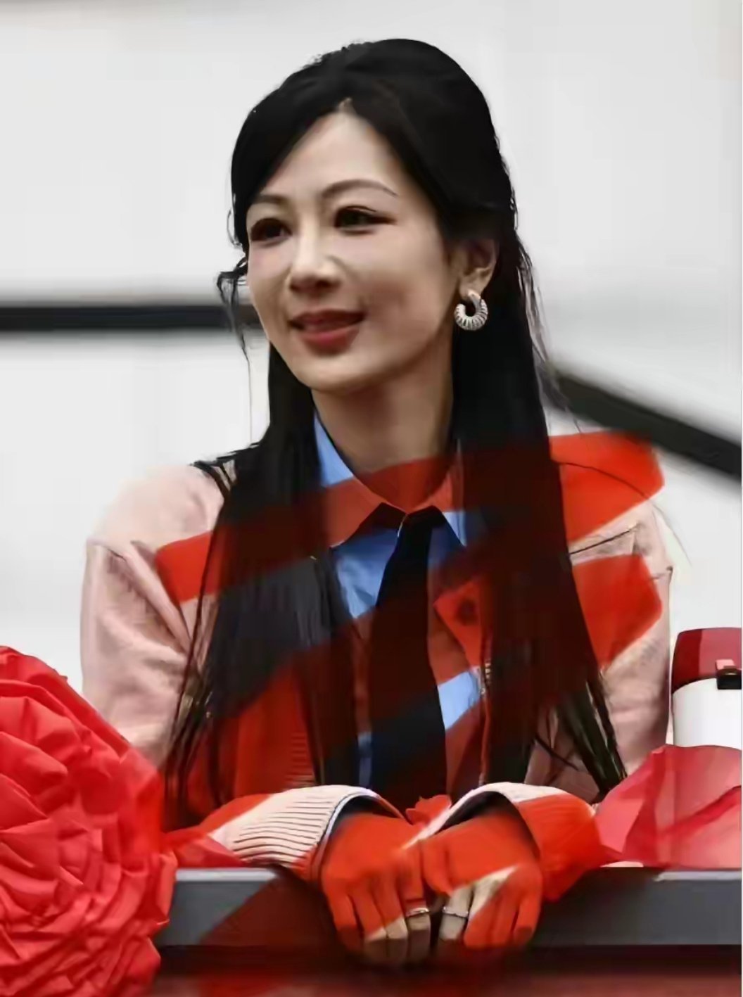 杨紫这长相能在娱乐圈坚持这么久也不容易，宋当初不建议她进娱乐圈，就是因为她长相不