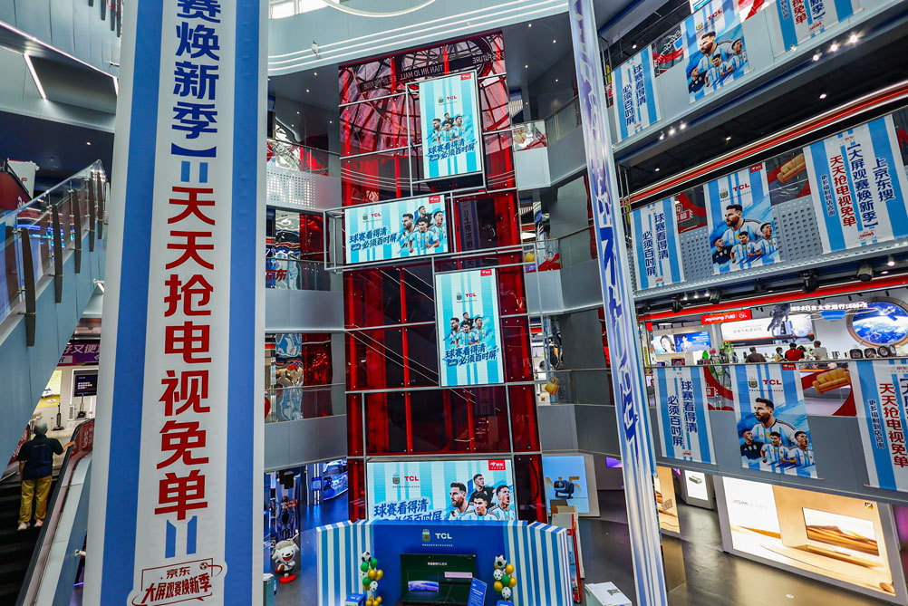 让阿根廷球迷泪目的痛楼天津京东MALL专属阿根廷痛楼即将落成，今晚进场布置，明天