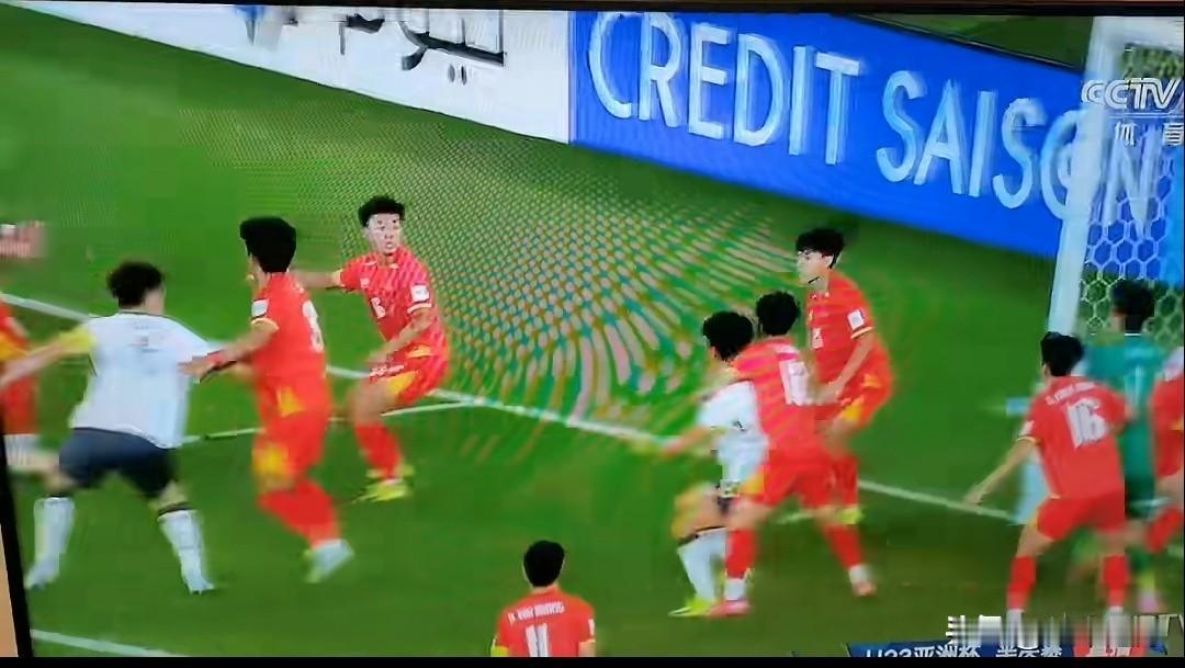 看到了没？
      越南队的12号球员就是中国男足进第一个球的最大功臣！
 