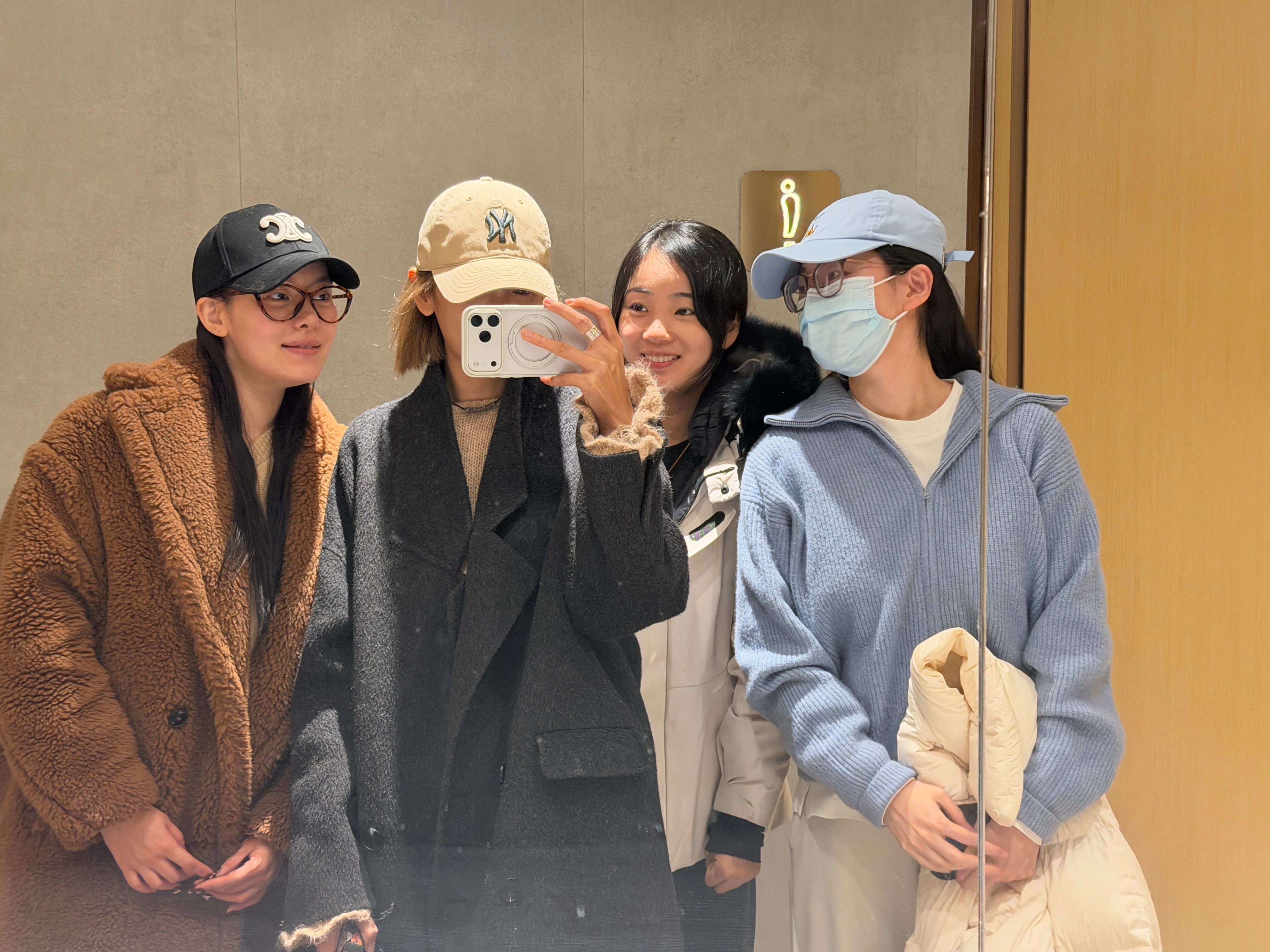 我的女孩们朋友们的存在拓宽了我们的边界 