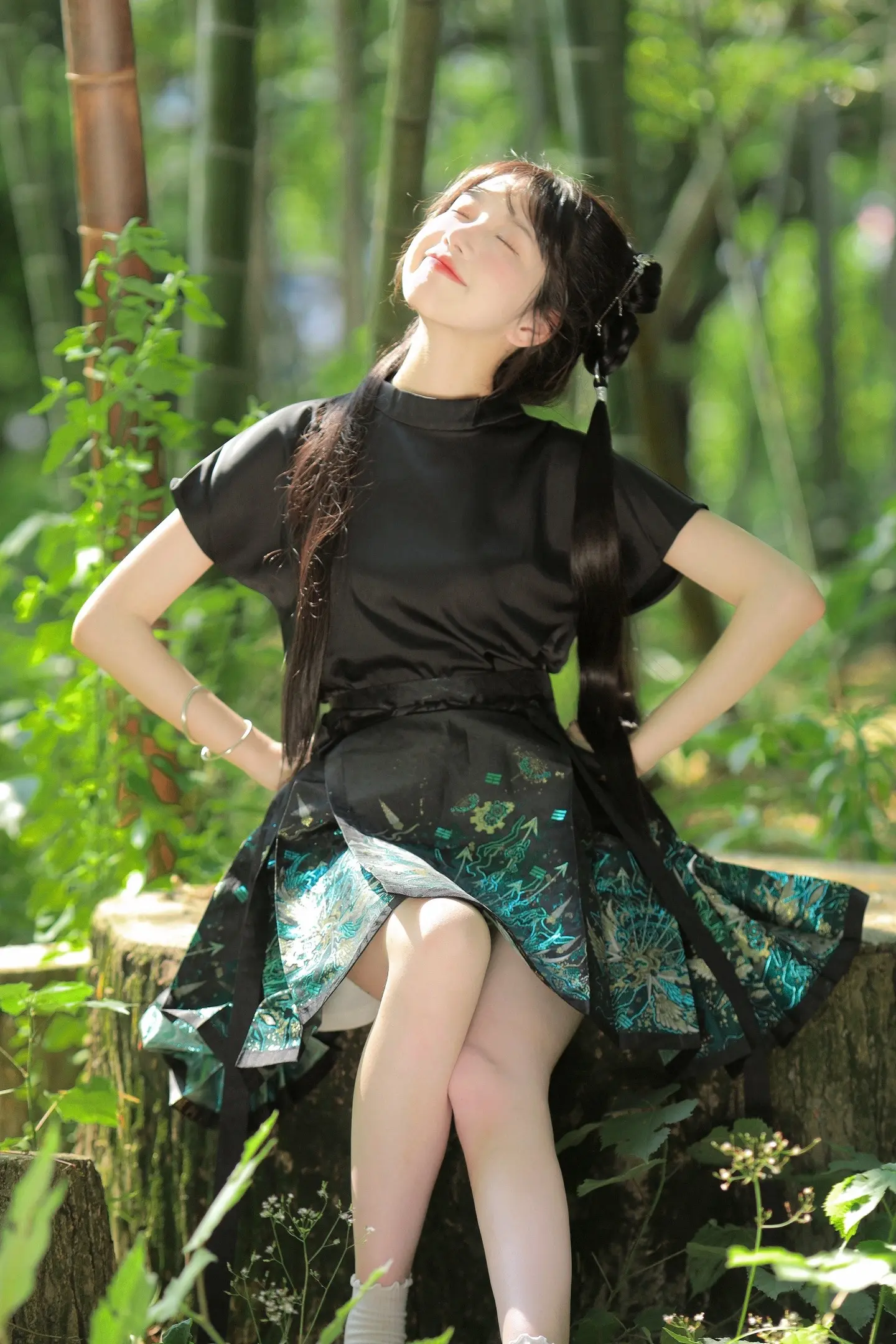 “玄机小师妹下山历练啦” “千机意无尽，万象皆玄枢。” 江湖上常有传言...