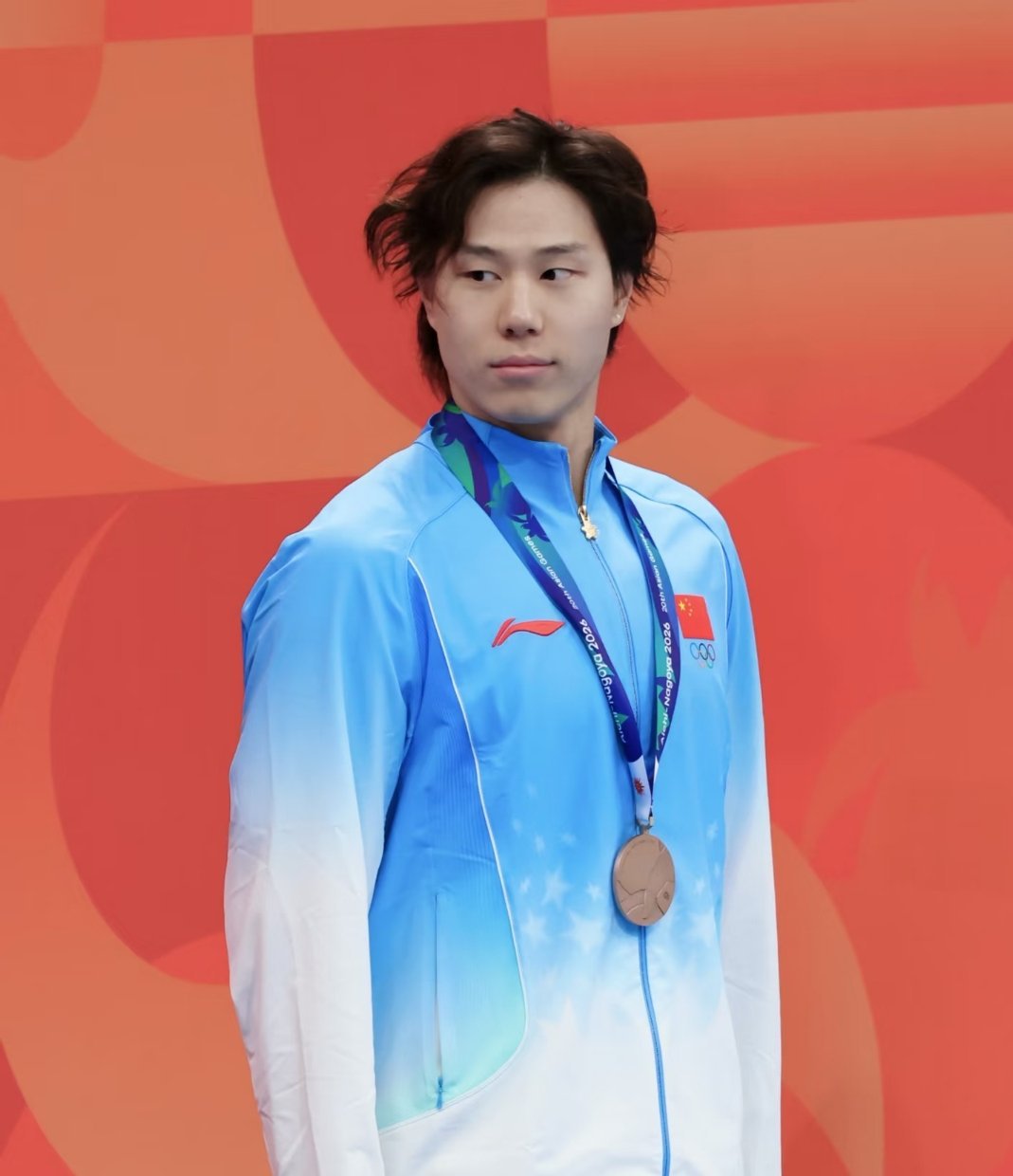 覃海洋，当之无愧的亚洲蛙王。福冈世锦赛一战封神，成为世界泳坛首位包揽50、100