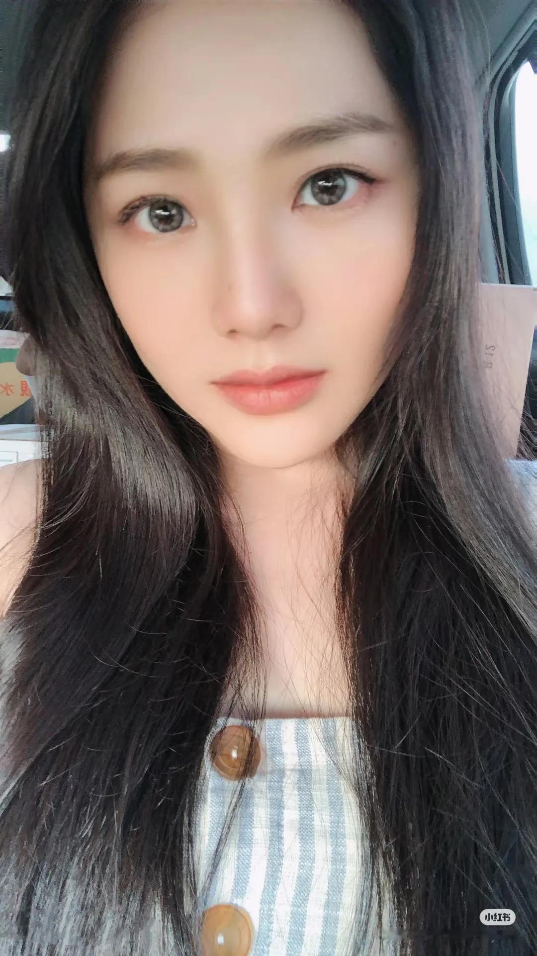 话说台湾近几年就推出了许多颜值和气质都相当不错的新晋博主，而少女就是其中之一。凭