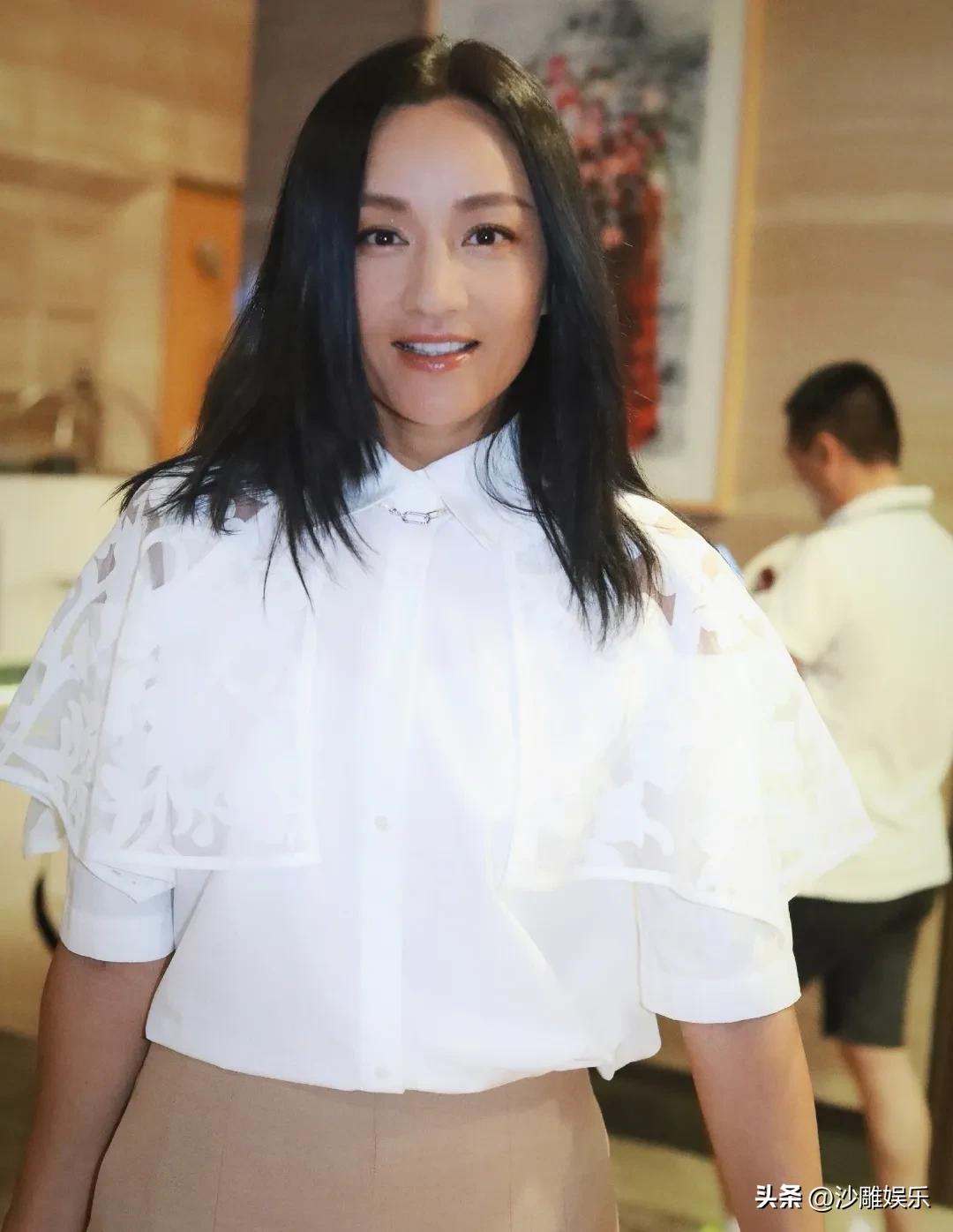 瞿颖，激动官宣！

4月1日，瞿颖突然高调发文，字里行间那股兴奋劲儿藏都藏不住，