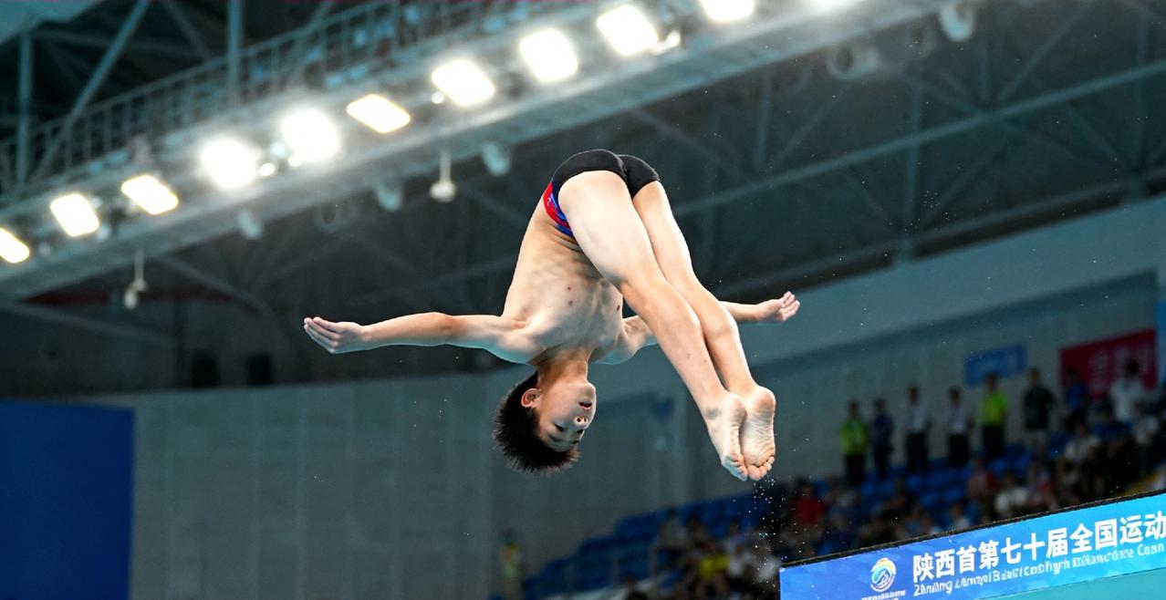 14岁黑马惊艳全运！赵仁杰逆境摘铜，少年跳水未来可期
 
第十五届全运会跳水男子