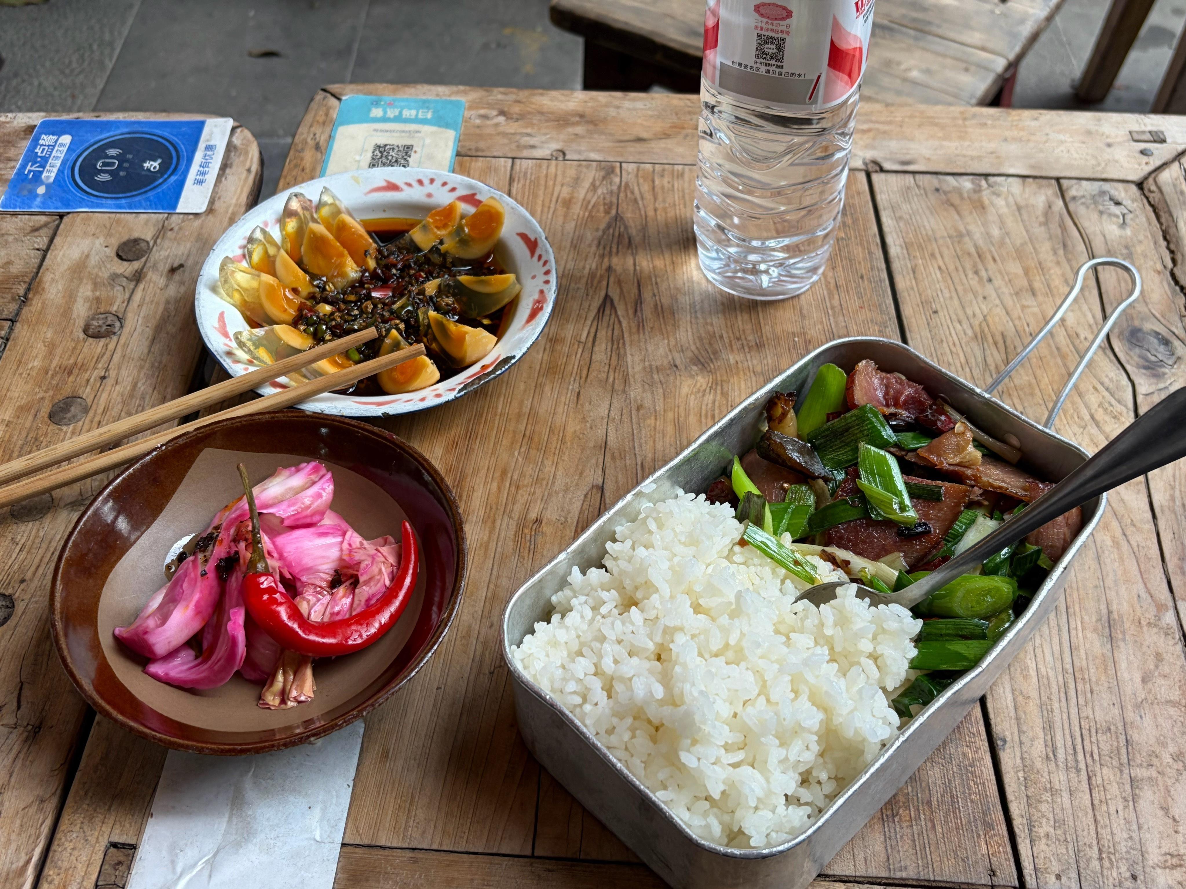今天吃个老式盒饭东东食堂