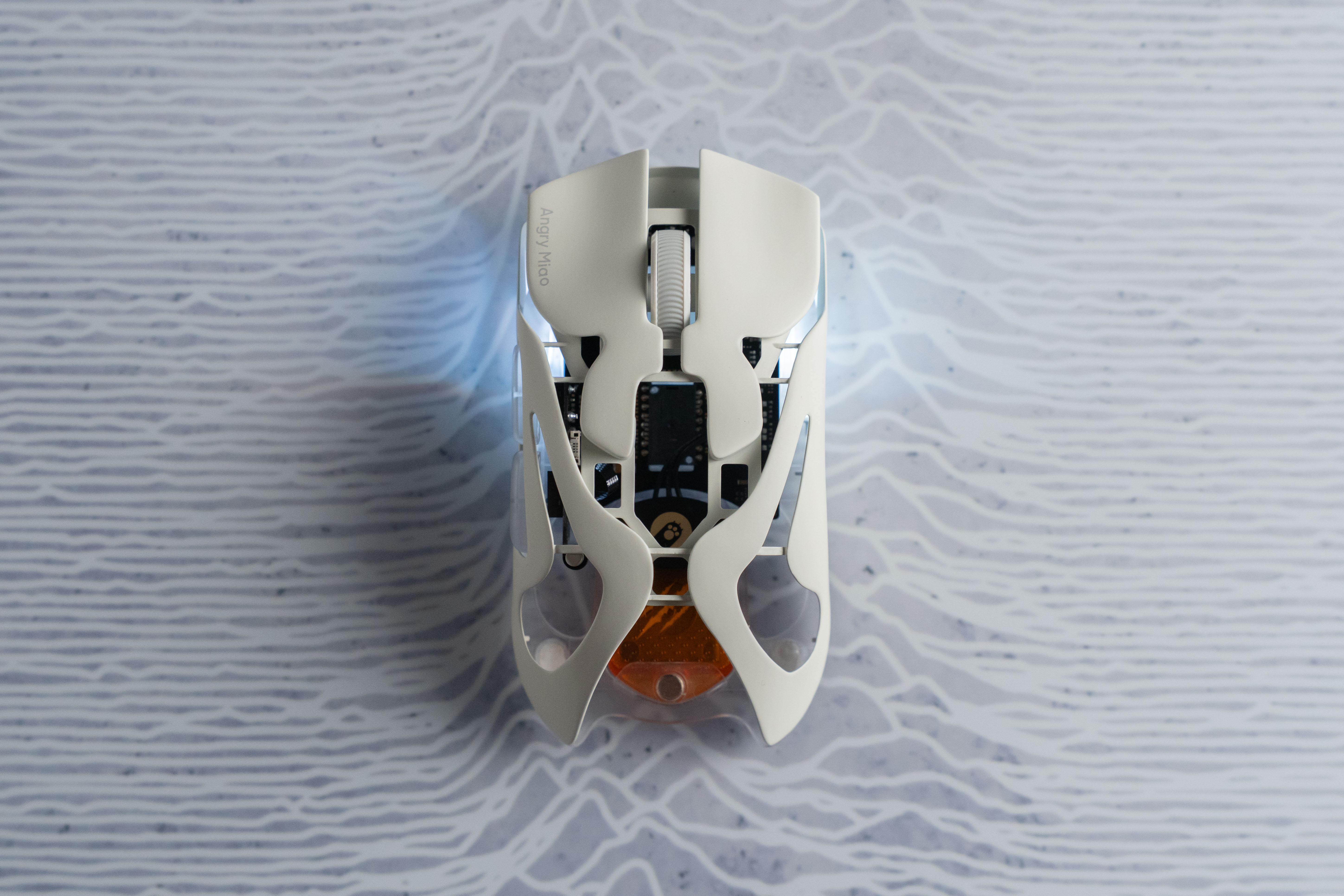 这个垫子配合怒喵鼠标的效果还不错吧。