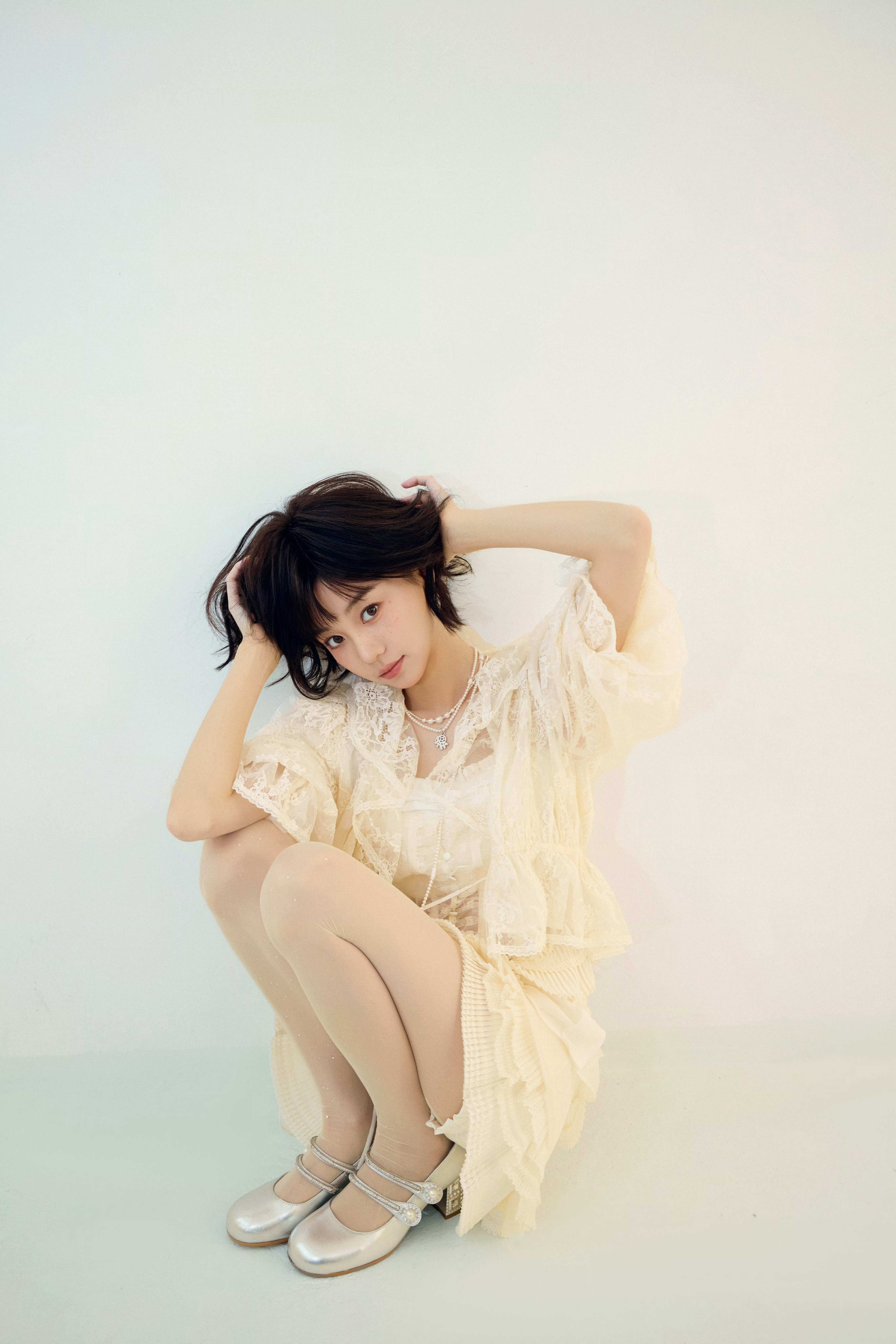 胡意旋 💛 短发俏皮旋，春夏丝袜穿搭 