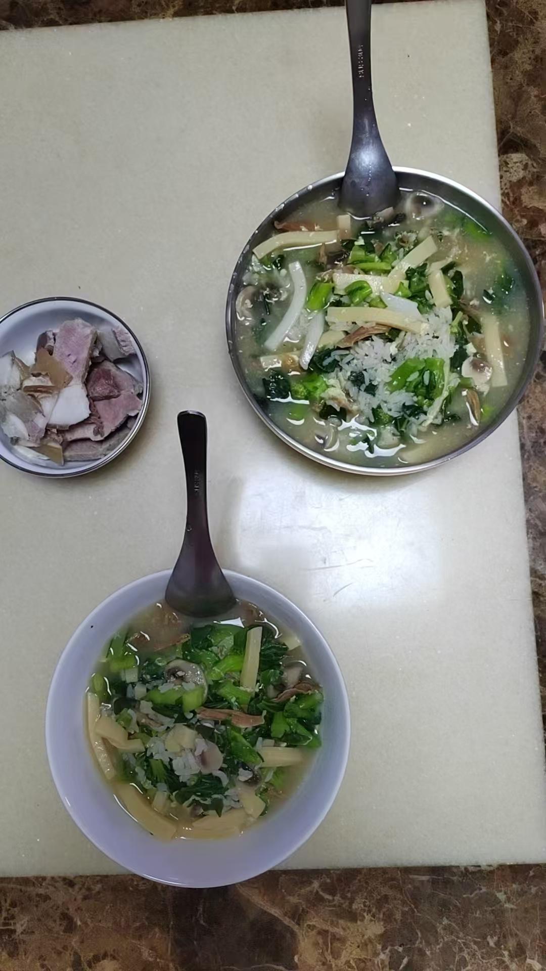 集卡领红包春节快过完了，吃的又简单了，二个退休老人的午餐，简单还是好吃的，配点小