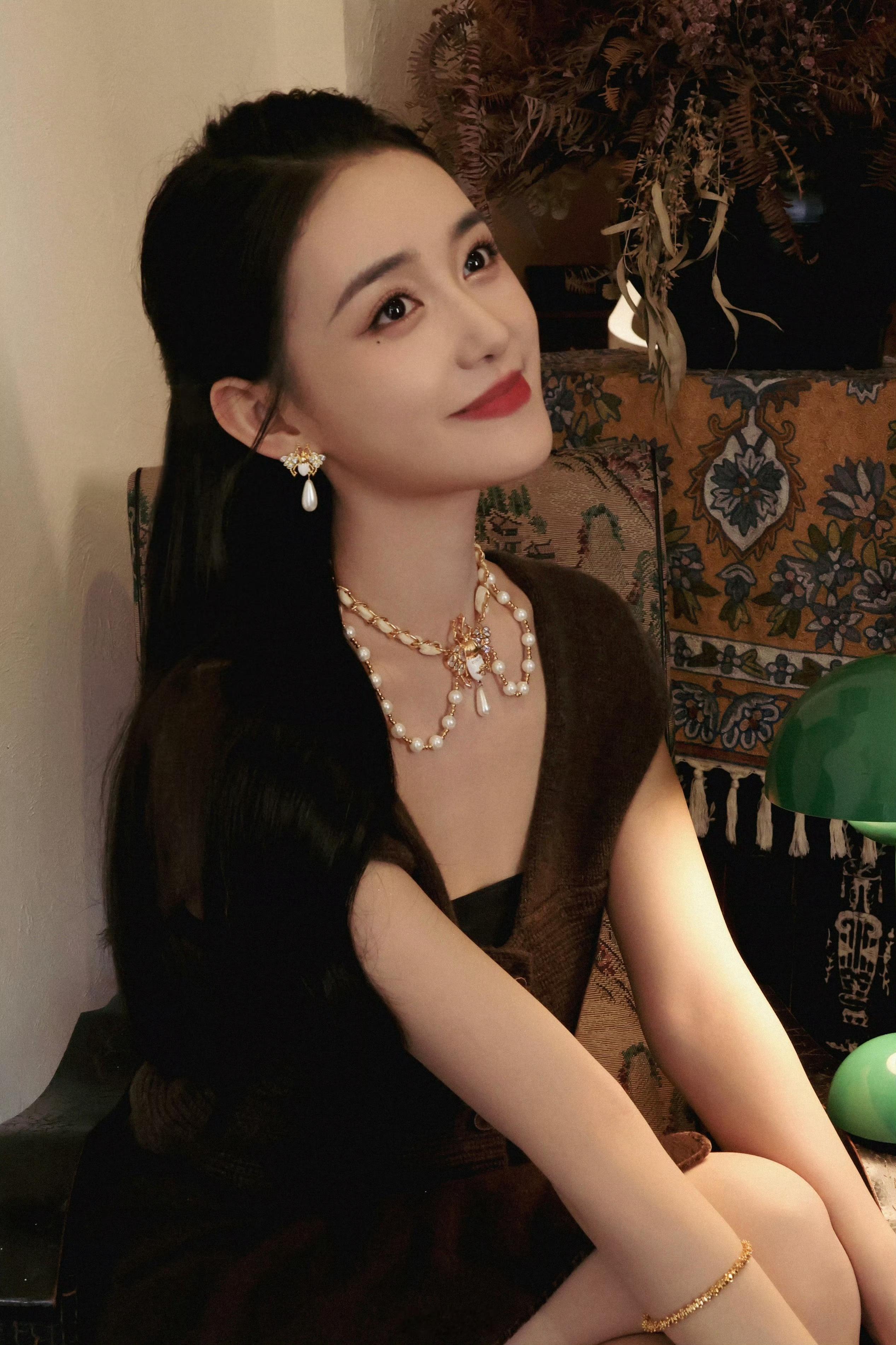湖畔轻语，温柔四季，蒋依依很浪漫。 ​​​