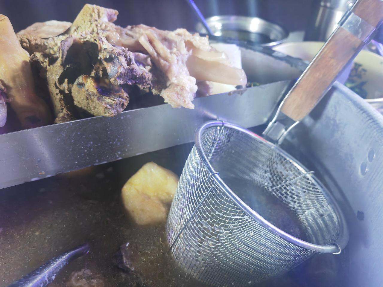 今晚去摆摊，因为无聊。[我想静静][我想静静]总要找点事情做一做。
能卖是缘分，