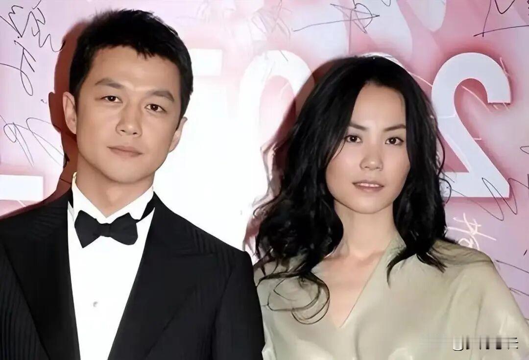 看到网上讨论王菲、
李亚鹏、谢霆锋这三个人，
大家总是忍不住比谁更有钱、谁更有商