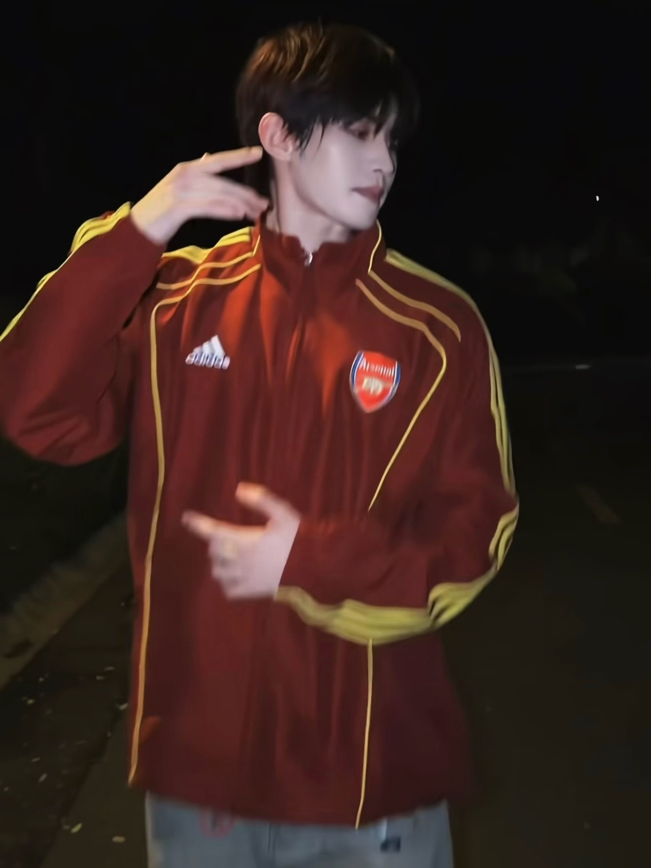 普普演唱会要唱红日摇滚星人狂喜的同时突然想到最近是谁爱惨了红色谁的名字里有“辉”