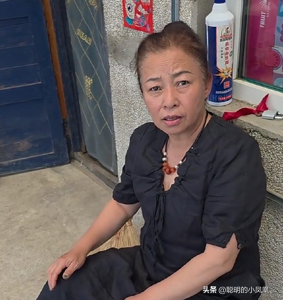 小故事！
    这下 王百万心里总算舒服了，因为 大壮和莎莎离婚了。大壮怀着沉