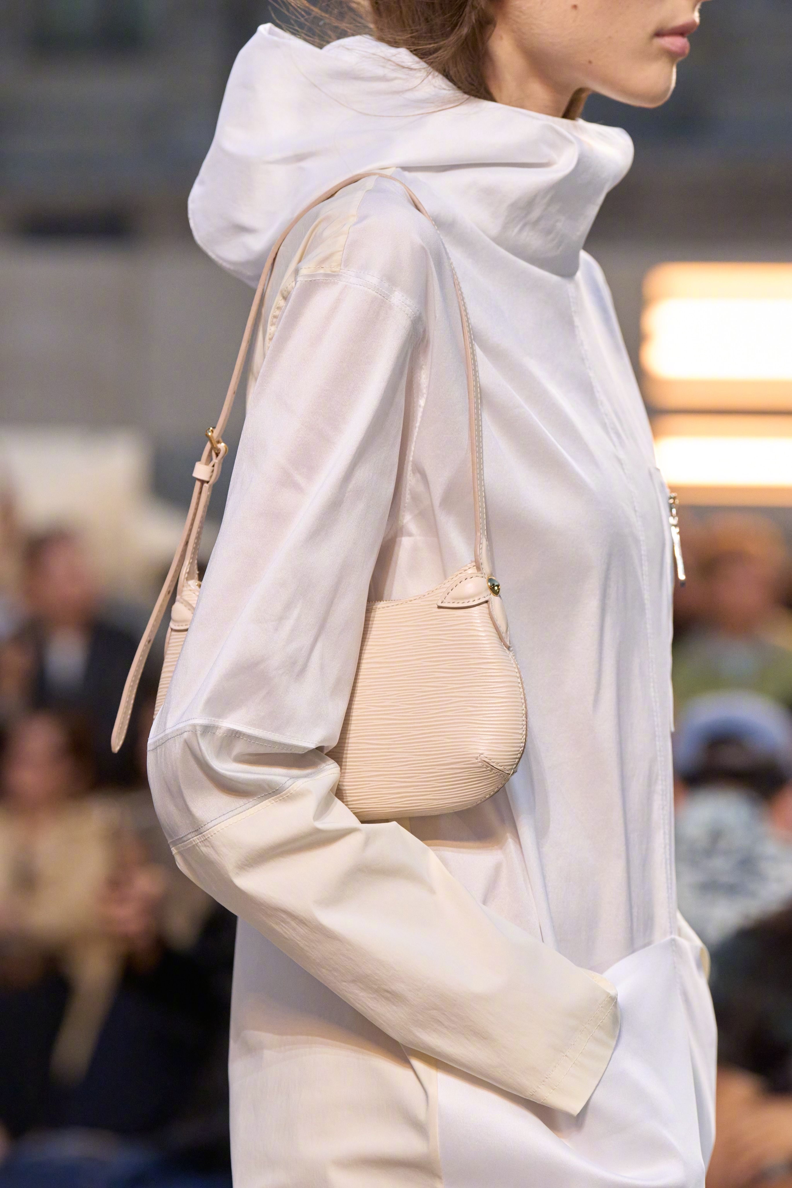 Louis Vuitton 2027 春夏女装系列发布秀——不愁卖的包包来了！这