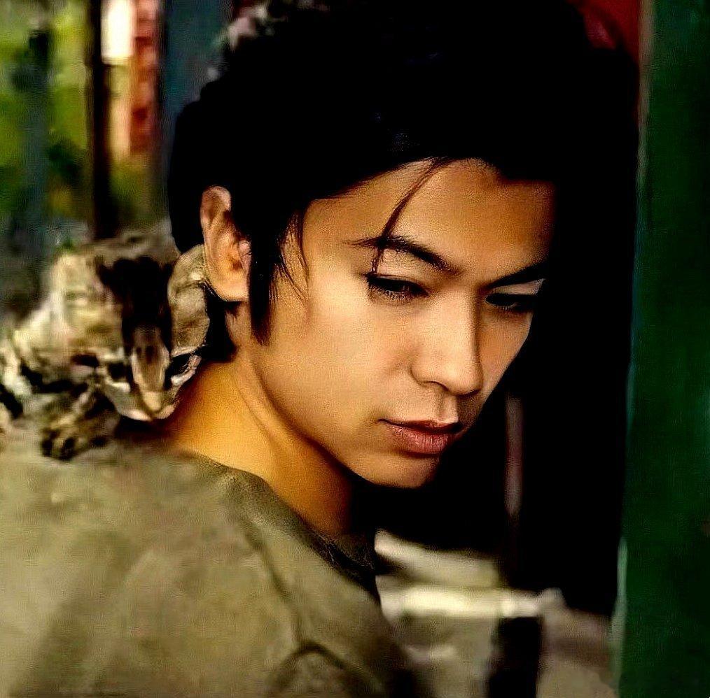 台湾导演吴米森2003年作品《给我一支猫》中饰演铁雄的武田真治 。影片用奇幻狂想
