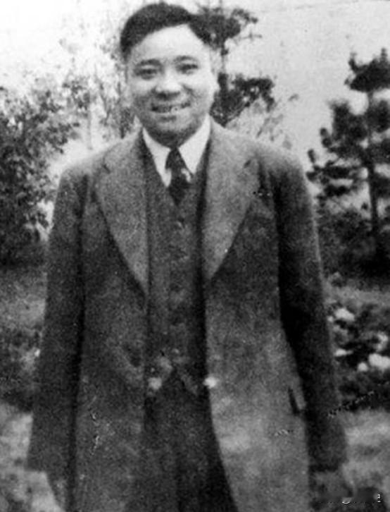 历史上，有一位独一无二的五重特工袁殊，他游走于中共、军统、中统、日伪、青帮五大势