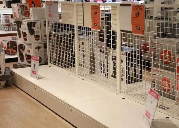 法国紧急下单3万台空调。
30000台空调，优先供给医院和养老院。
 
今年的欧