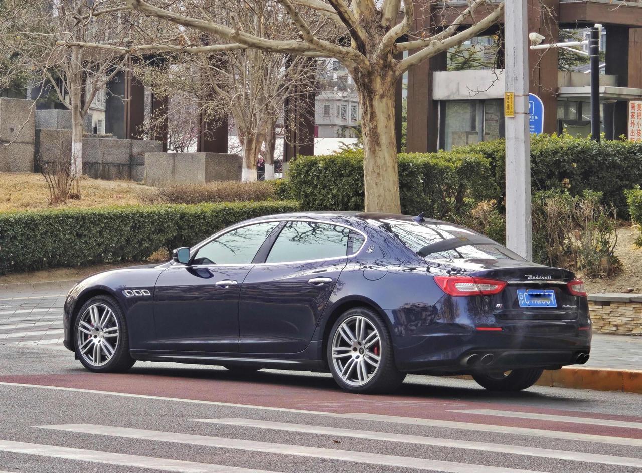 如果单纯谈设计，玛莎拉蒂的玛莎拉蒂总裁，确实算得上一个时代的审美样本。

客观讲