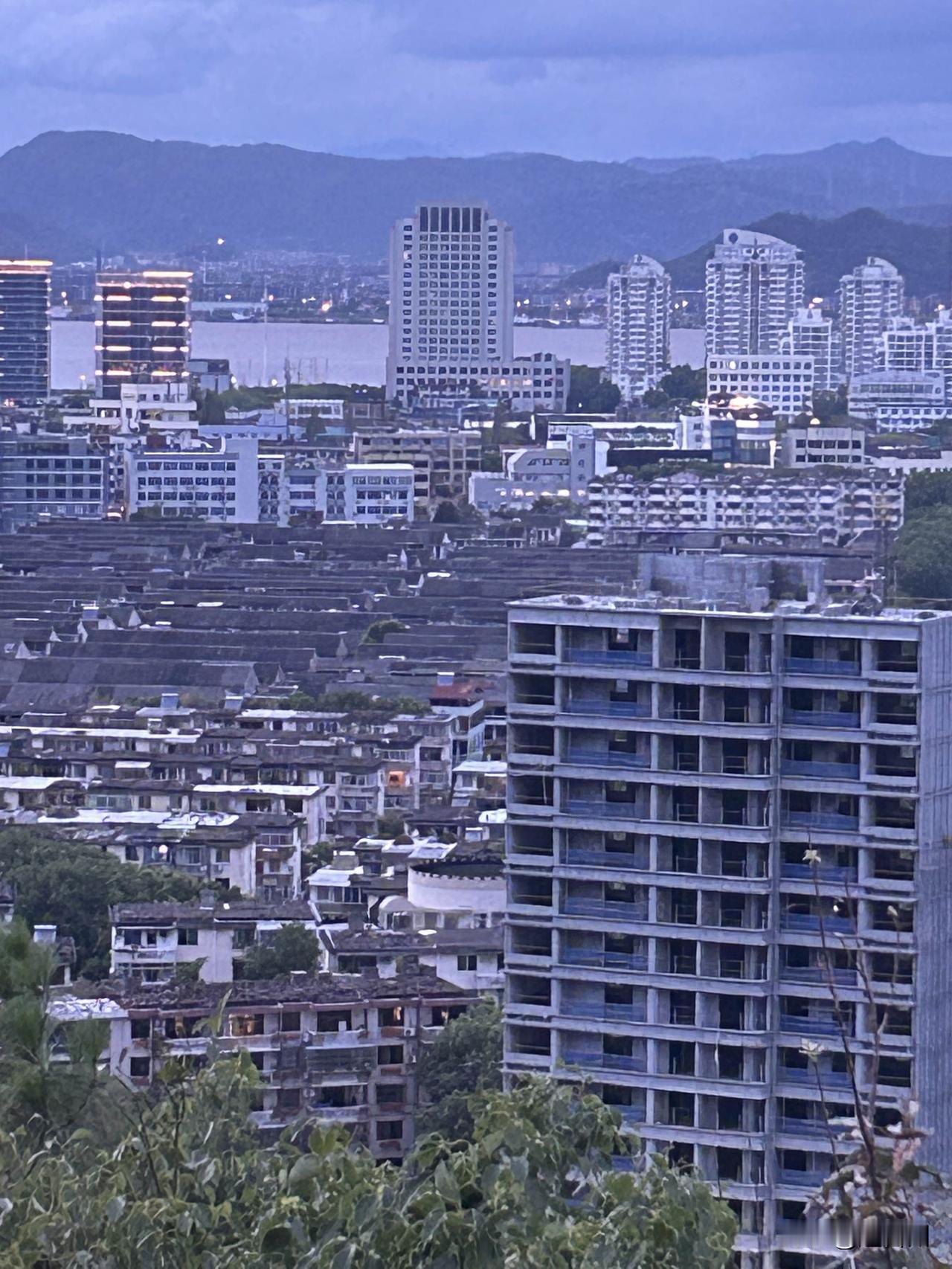 浙江发布“十五五”住建规划，你觉得老旧小区存在最大的三个问题是什么？

近日，省