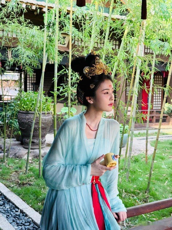 白鹿新剧完全不吃压力 追到叶璃出场直接坐直！不吃压直接刚，智斗戏比那些磨磨唧唧的