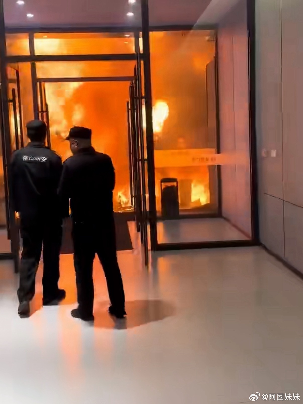 有朋友说今年创城开始后，大大小小已经三起火灾了，除了人为因素，其他因素就不查查嘛