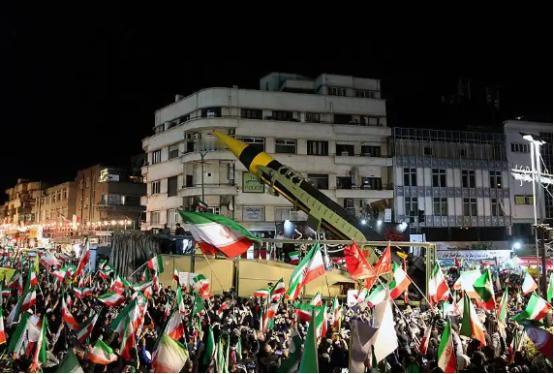 被外面打压、封锁这么久的伊朗，这次直接甩出了一张王炸，已经靠自己的力量，造出了1