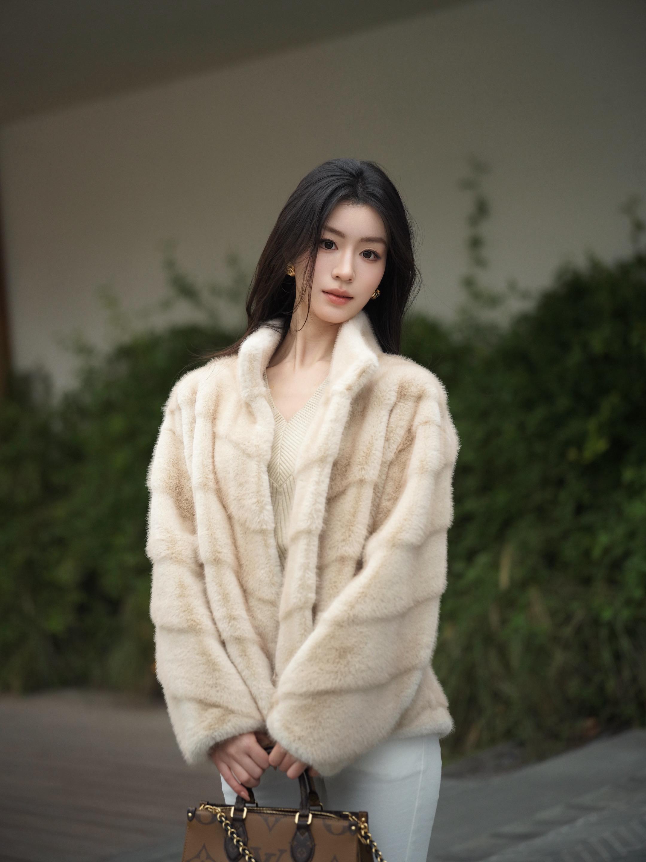 冬天来临的时候 落在我肩膀的会是雪花 还是你的外套