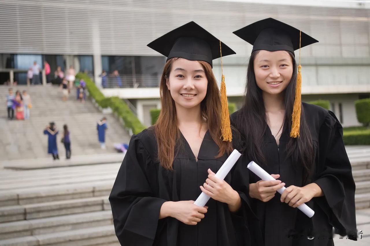 #研究生学历真的重要吗?#研究生学历，就像爬山时多带的一把伞，有时候能帮你挡挡雨
