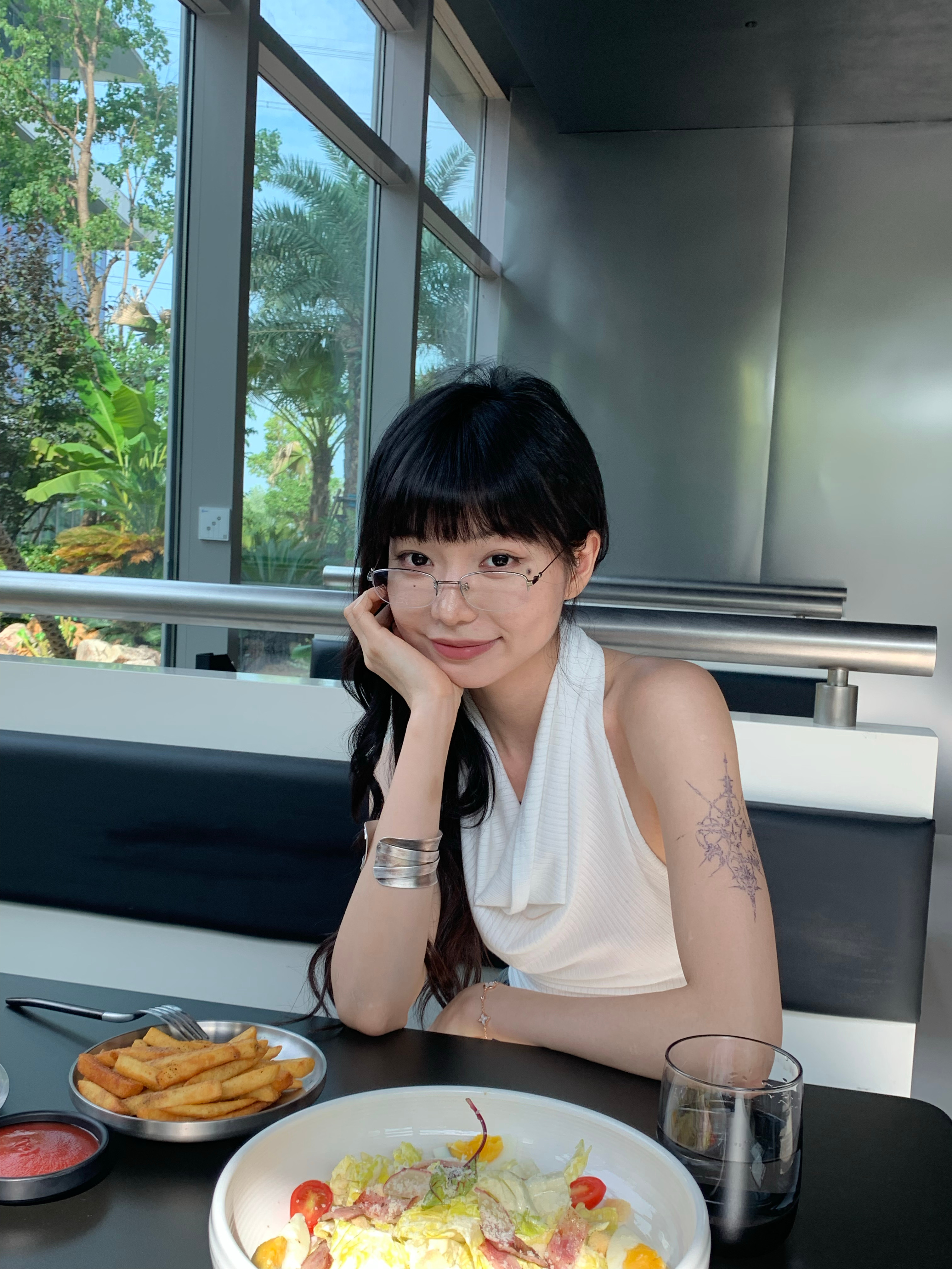 和姐姐一起吃午餐吧～ ​​​