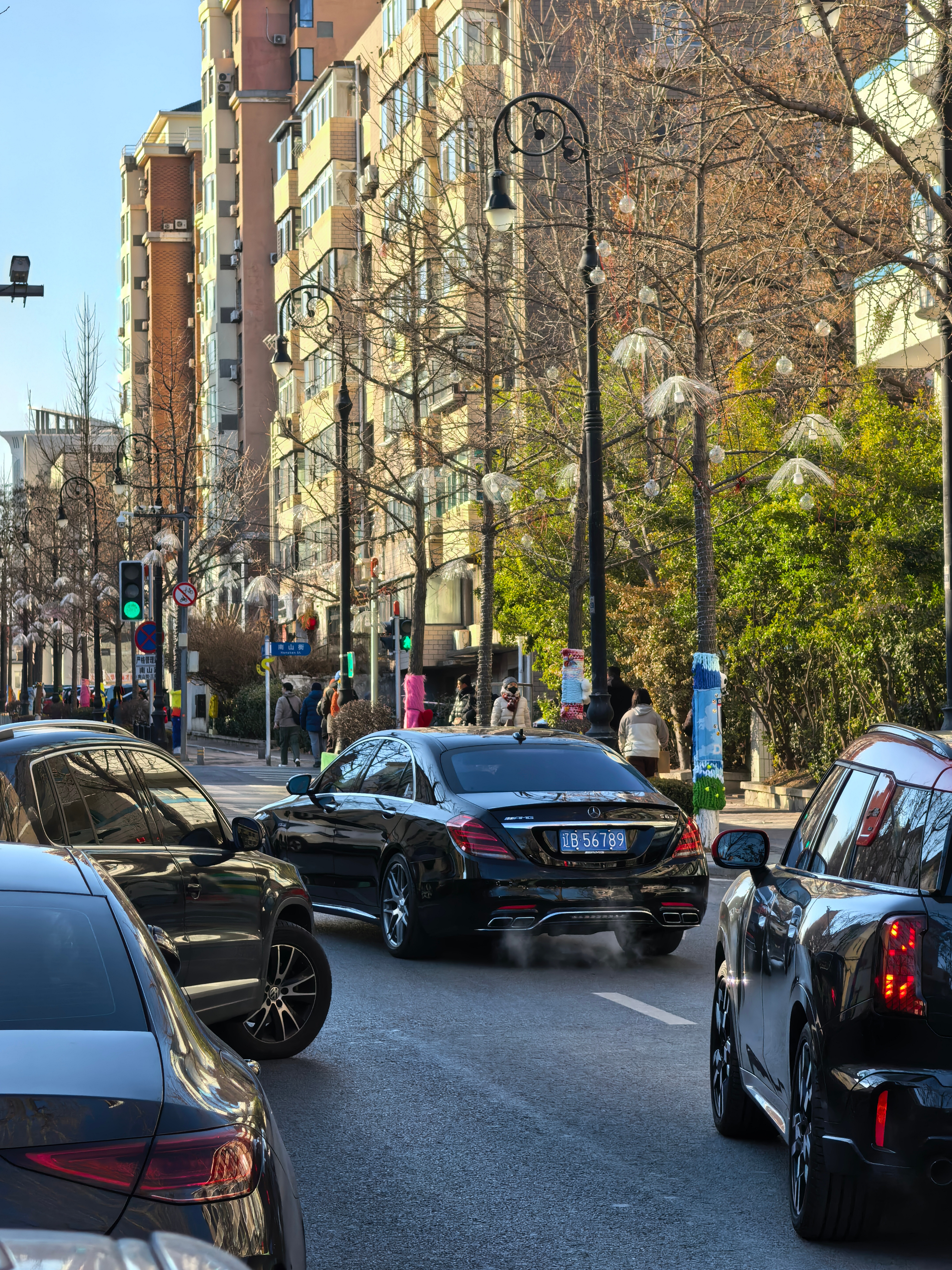 经常能遇到的一台车，车牌号和车都很棒，每次遇到它都是干干净净的状态