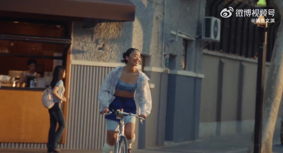 早春第一股时髦风是内衣外穿选内衣超容易踩坑好看的穿着不舒服，舒服的款式又不多。还