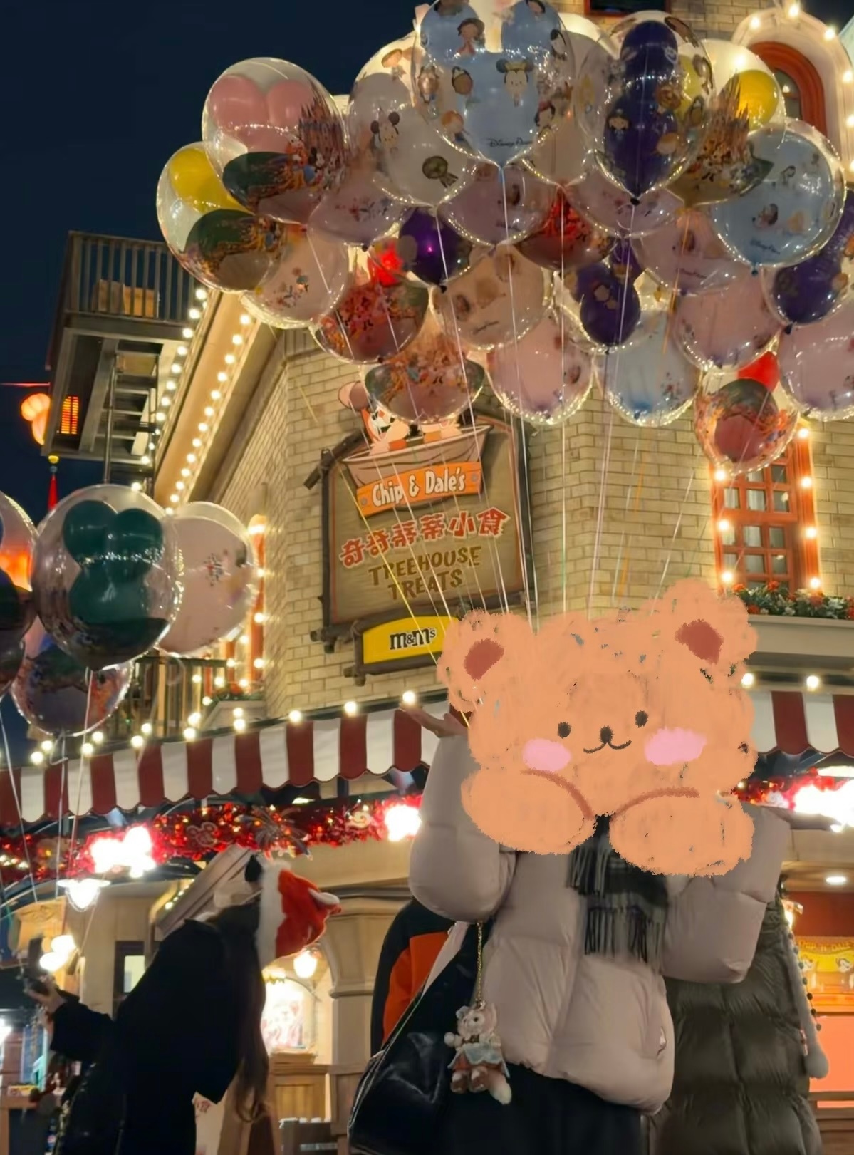 angelababy给路人拍照让位网友迪士尼照片里的angelababy 我鼻姐