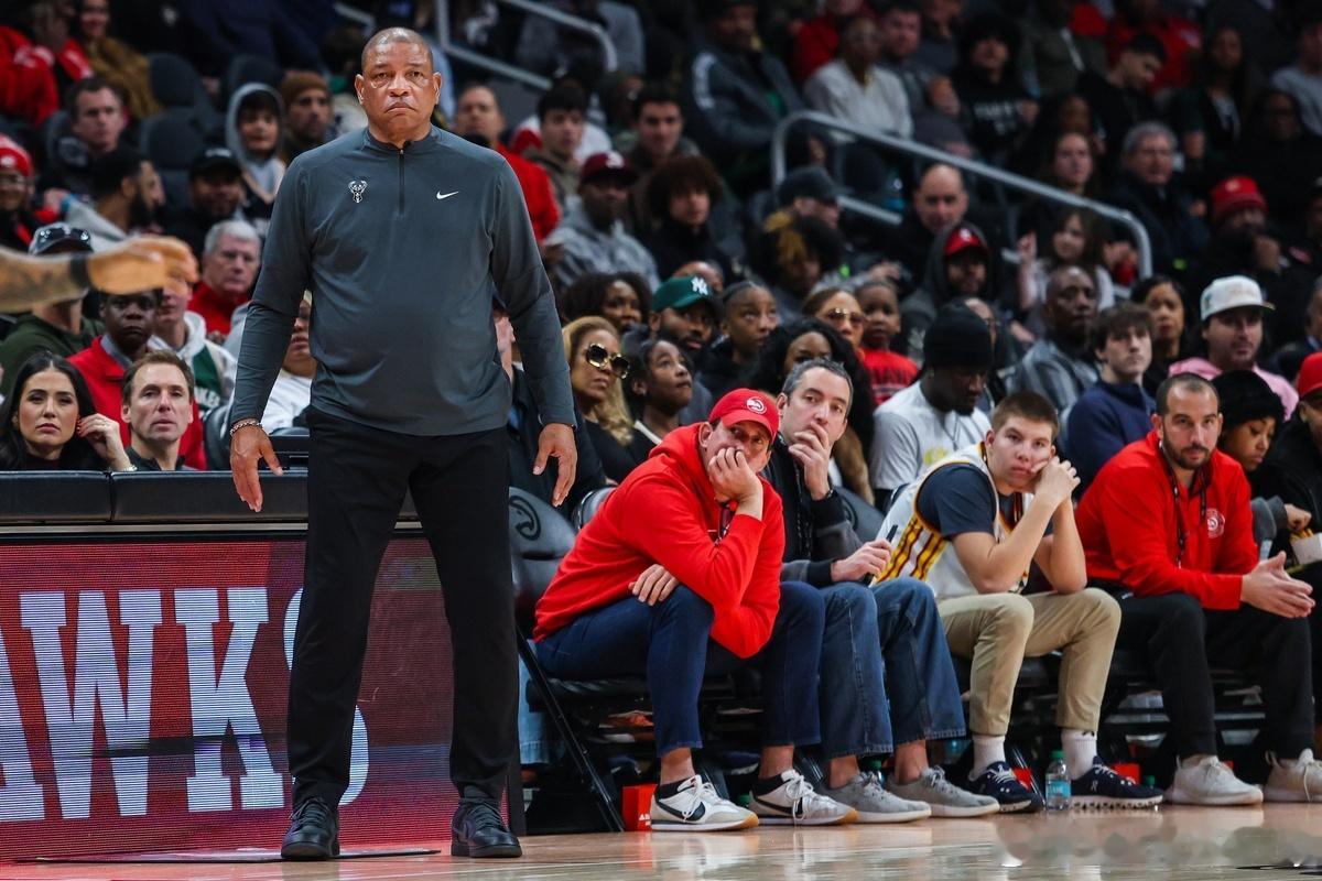 雄鹿主教练里弗斯表示：以前没有互联网，现在球员能看到、听到各种流言，这会影响他们