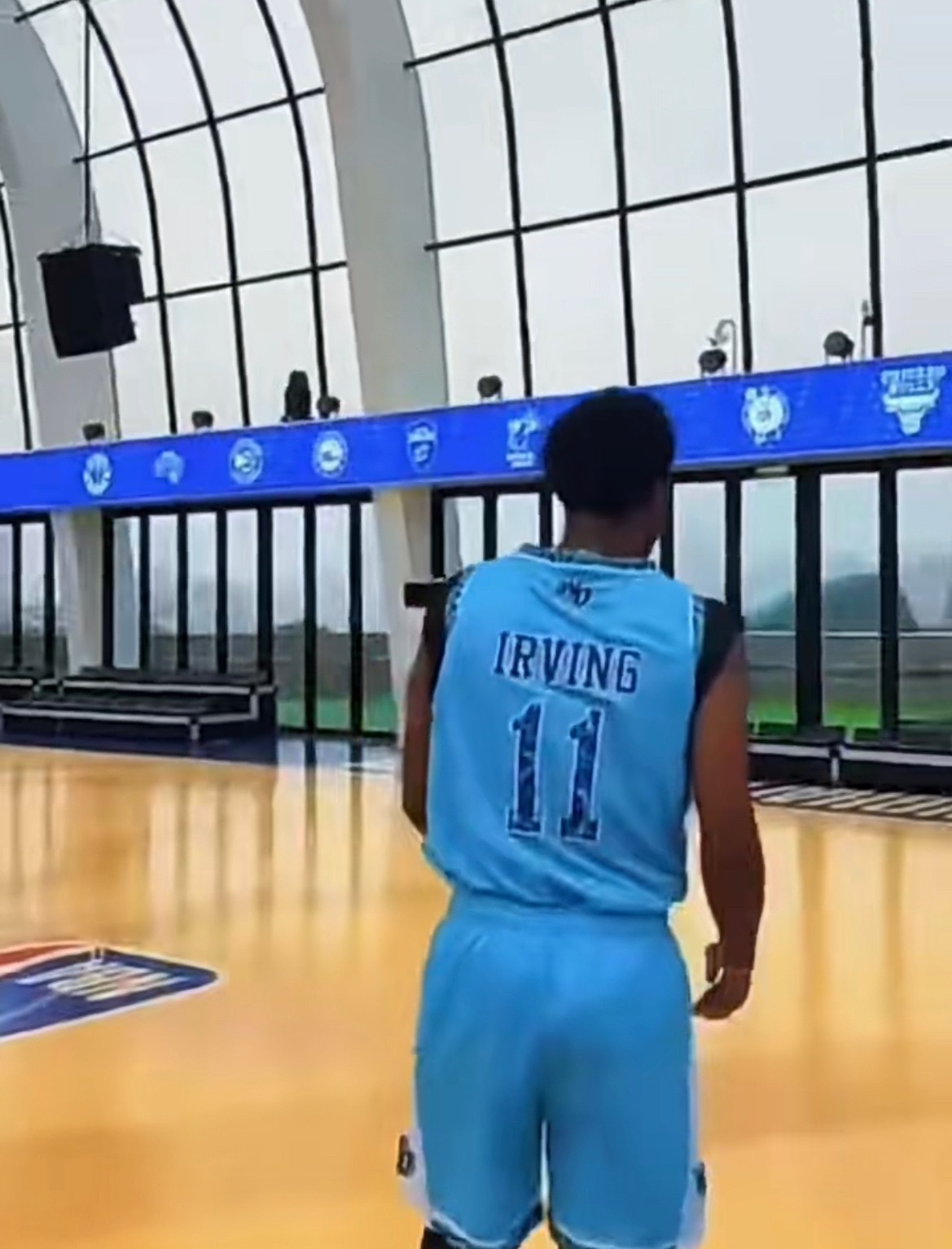 2026欧文中国行 看到一条线报，欧文新球衣穿上了，上海NBA Hoop Par