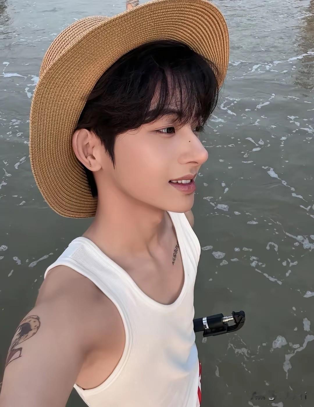 跨世纪的帅哥，你们认同吗？4宫格哪个是公认的不是太认为，反而是最后的，最后2张是