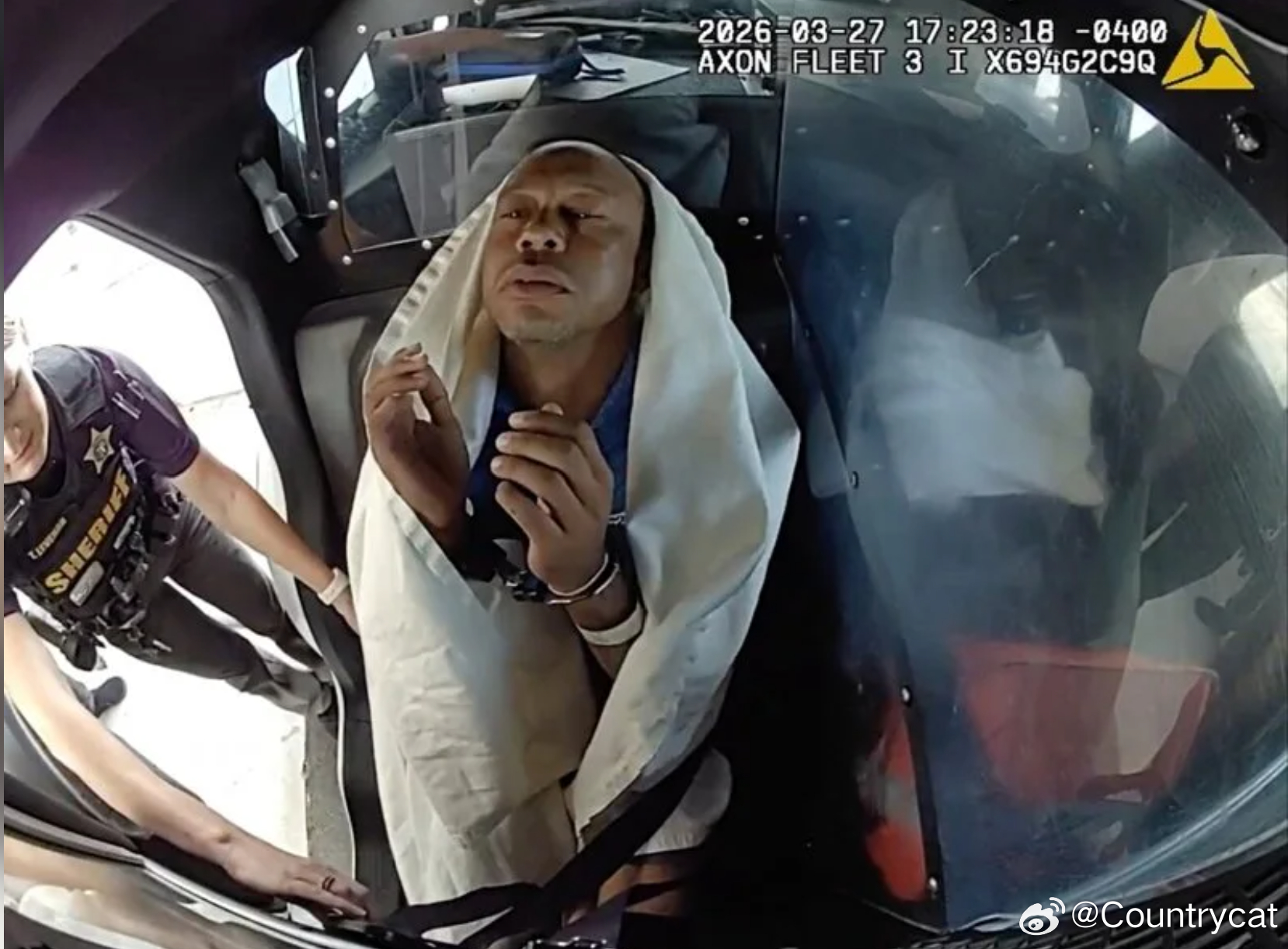 车祸后疑联系特朗普？伍兹被捕时称“刚和总统通话”，执法记录仪画面曝光海外新鲜事 