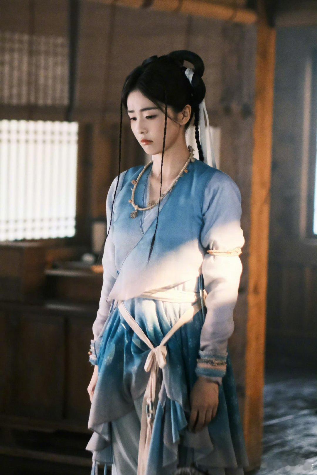 白鹿临江仙一周年晒照白鹿临江仙一周年晒九宫格